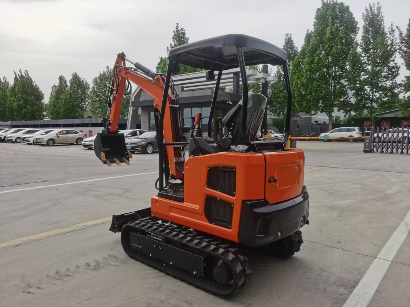 小型挖掘机BMPC18