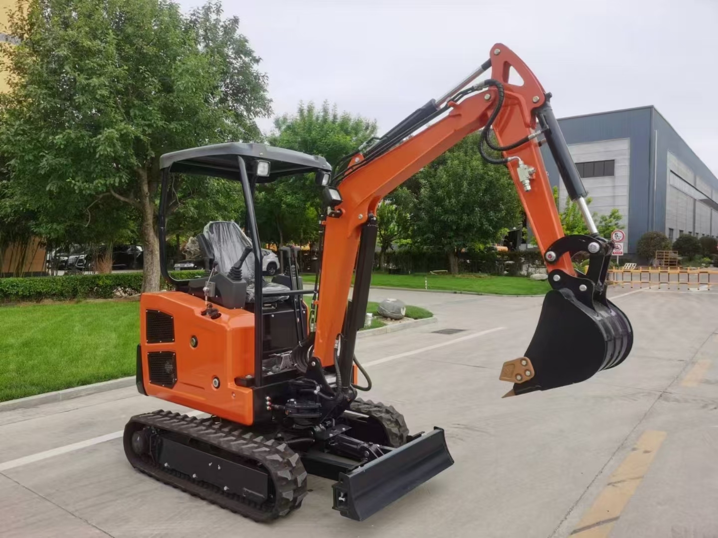 小型挖掘机BMPC18