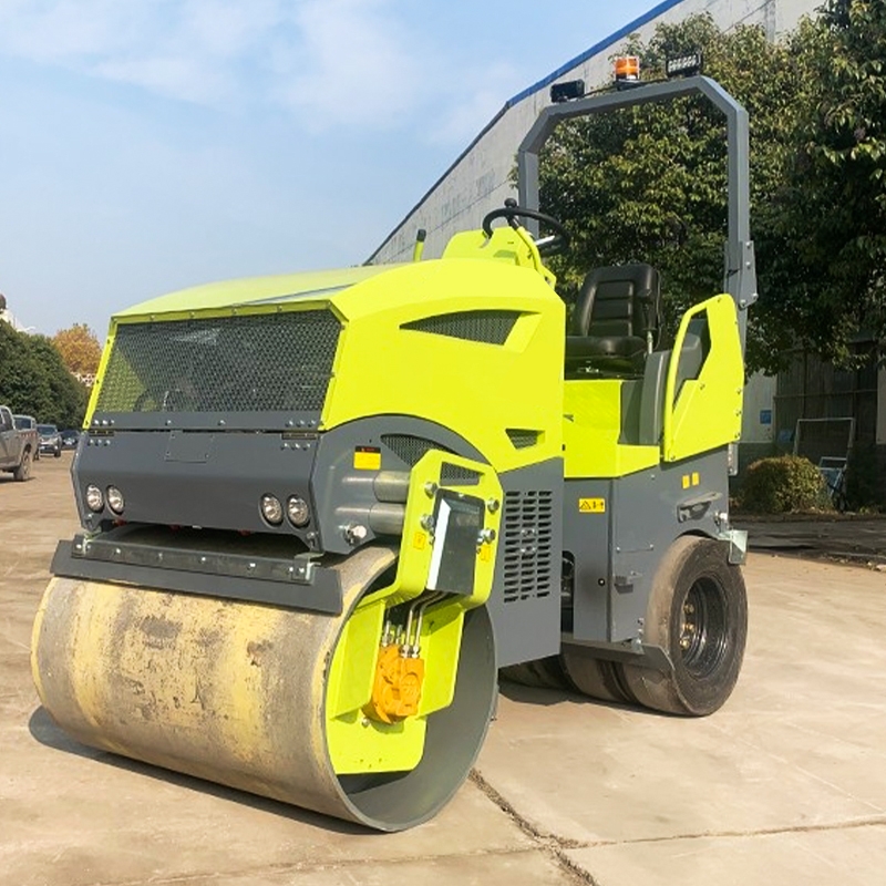 新款4吨单支撑前钢后胶座驾式压路机BM4000