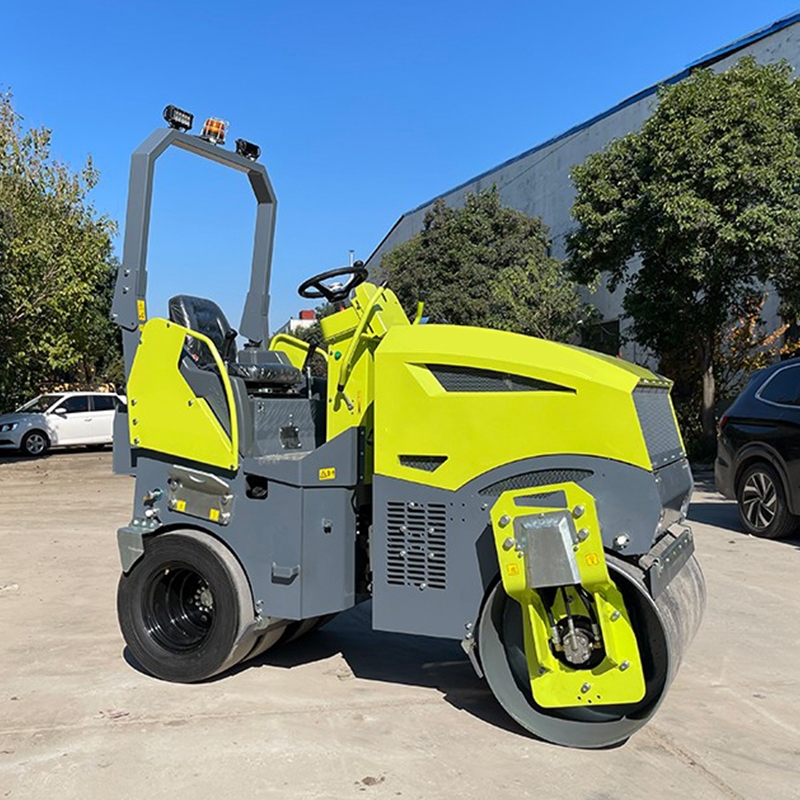 新款4吨单支撑前钢后胶座驾式压路机BM4000