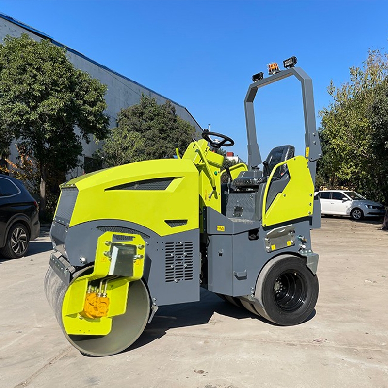 新款4吨单支撑前钢后胶座驾式压路机BM4000