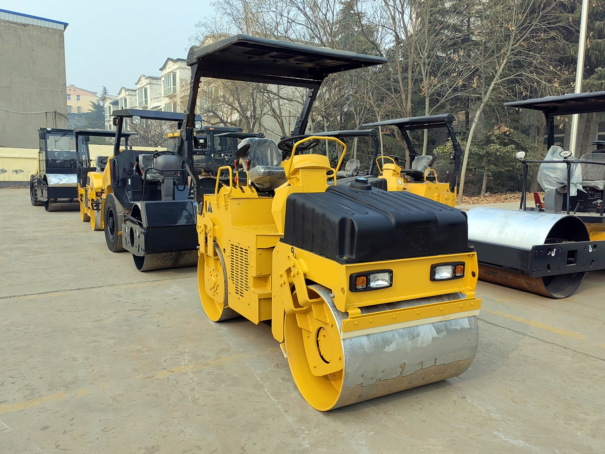 铰接式双钢轮振动压路机BM3.5F-4