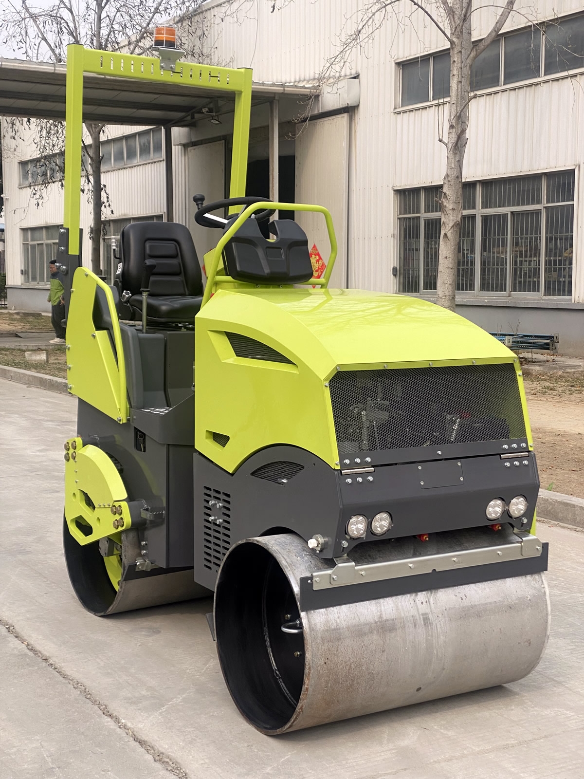 新款2吨铰接式双钢轮单臂悬挂压路机BM2000U