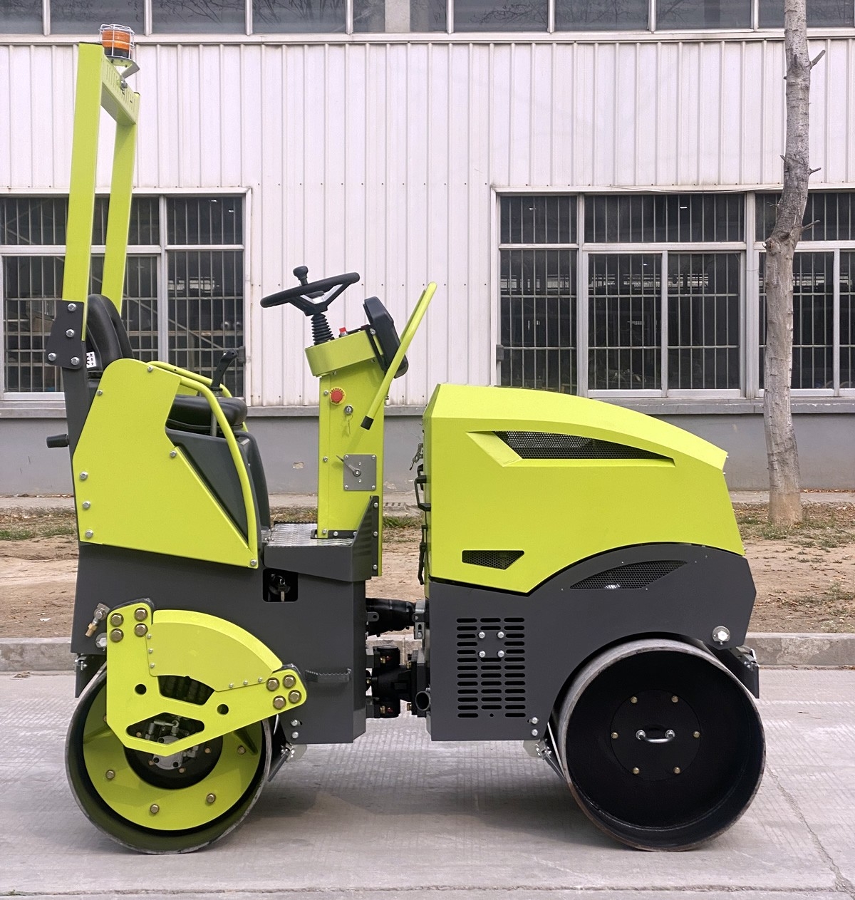 新款2吨铰接式双钢轮单臂悬挂压路机BM2000U