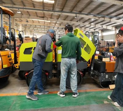 吉尔吉斯斯坦客户到访签订遥控压路机订单