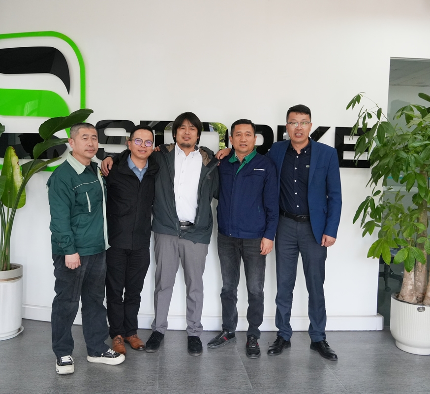 日本客户酒井一行来我公司参观考察