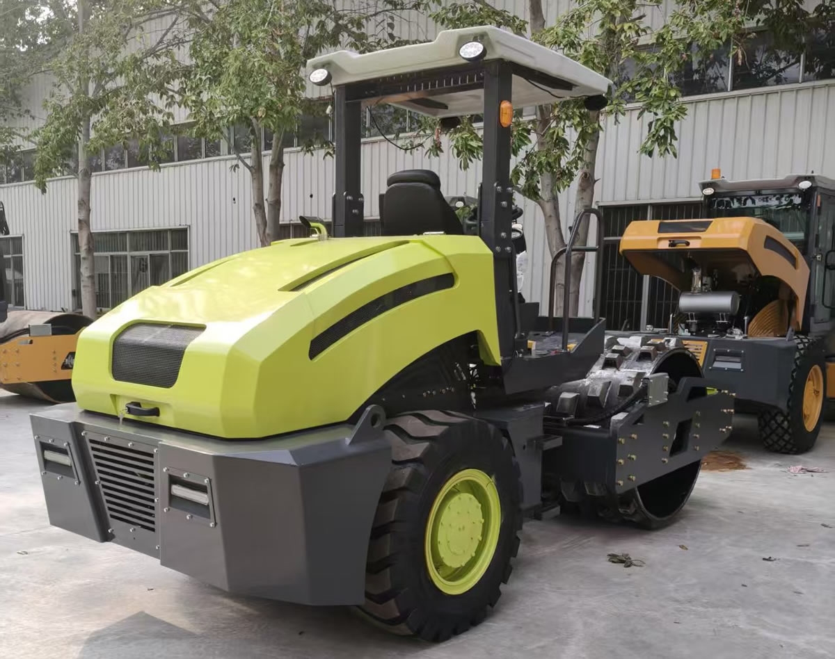 新款6吨座驾式前钢轮后轮胎羊角碾压路机BM6000S