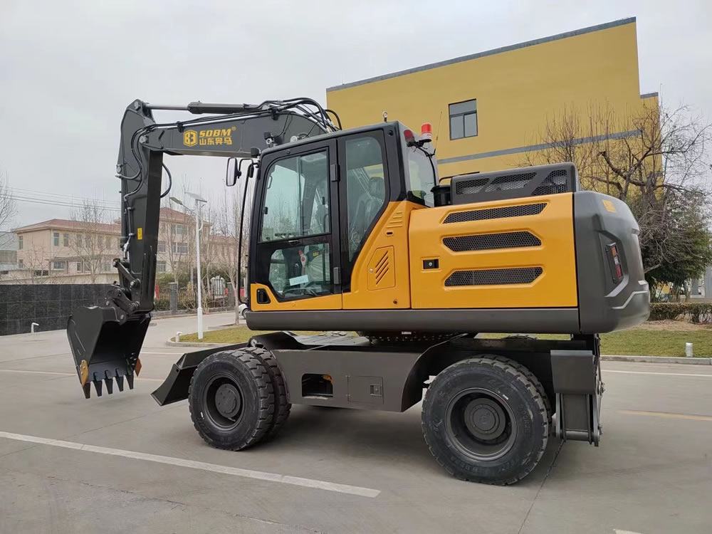 轮胎式中型挖掘机BMPC150