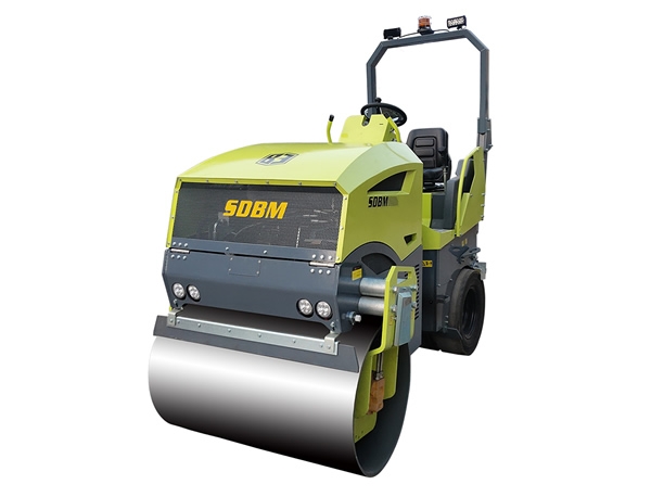 新款4吨单支撑前钢后胶座驾式压路机BM4000